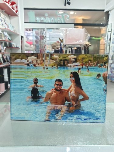 הדפסת תמונה על זכוכית דקה עם רגלית במבחר גדלים