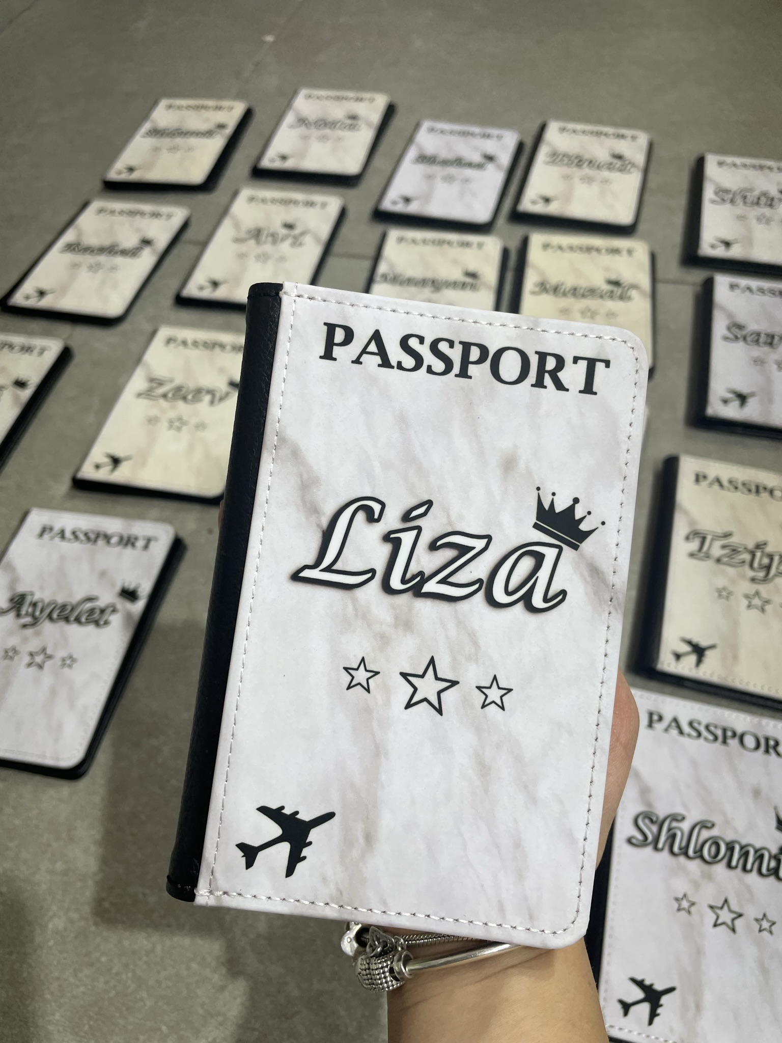 כיסוי דרכון ממותג