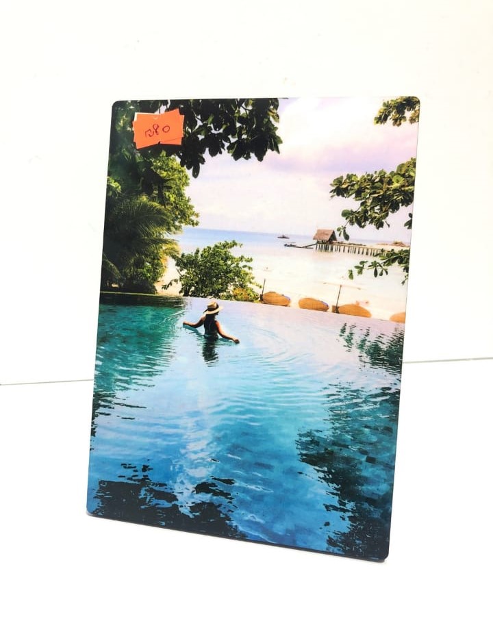 מעמדי עץ עם רגל ניקל